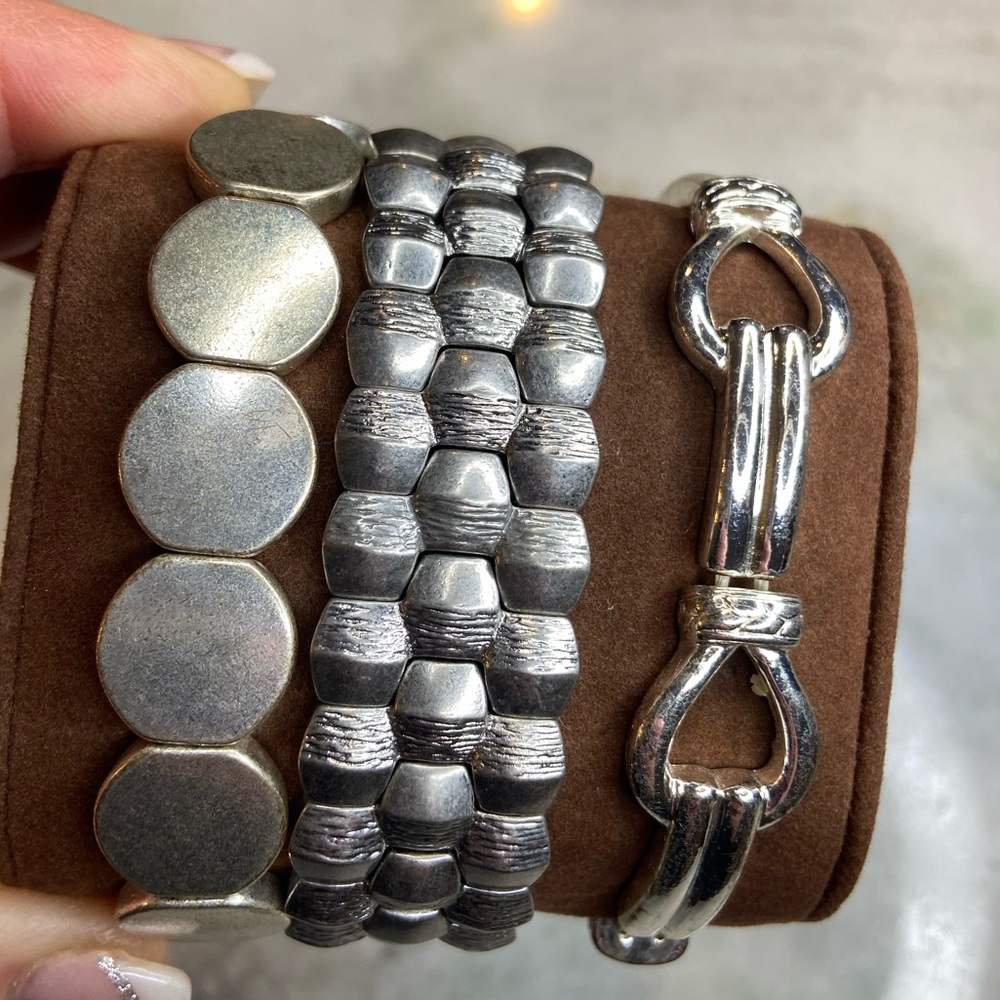 Lot of 10 silver bracelets. Heart charm , pearls , charm bracelet